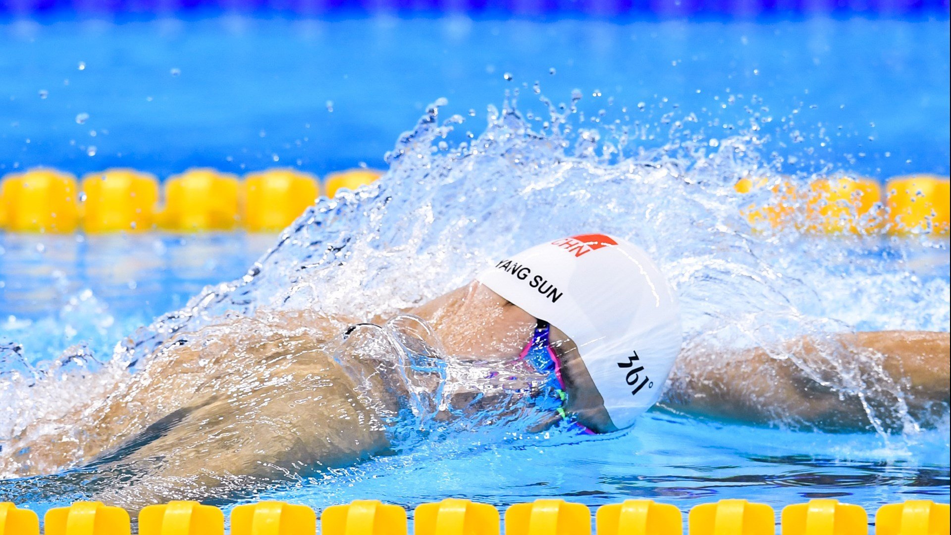 西甲:巴萨4-3战胜比利亚雷亚尔,莱万梅开二度刷新纪录,西甲第11轮巴萨vs比利亚雷亚尔