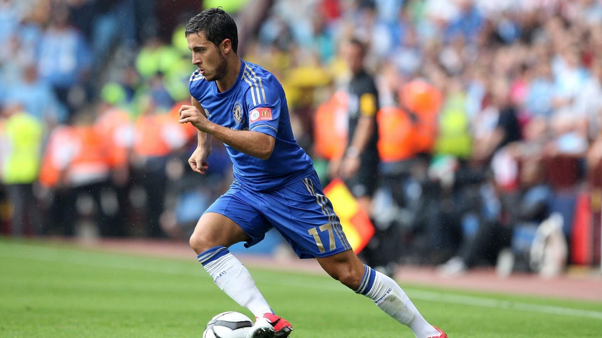 “胡利安·门德斯：全能球员成就阿根廷美洲狮队的未来”