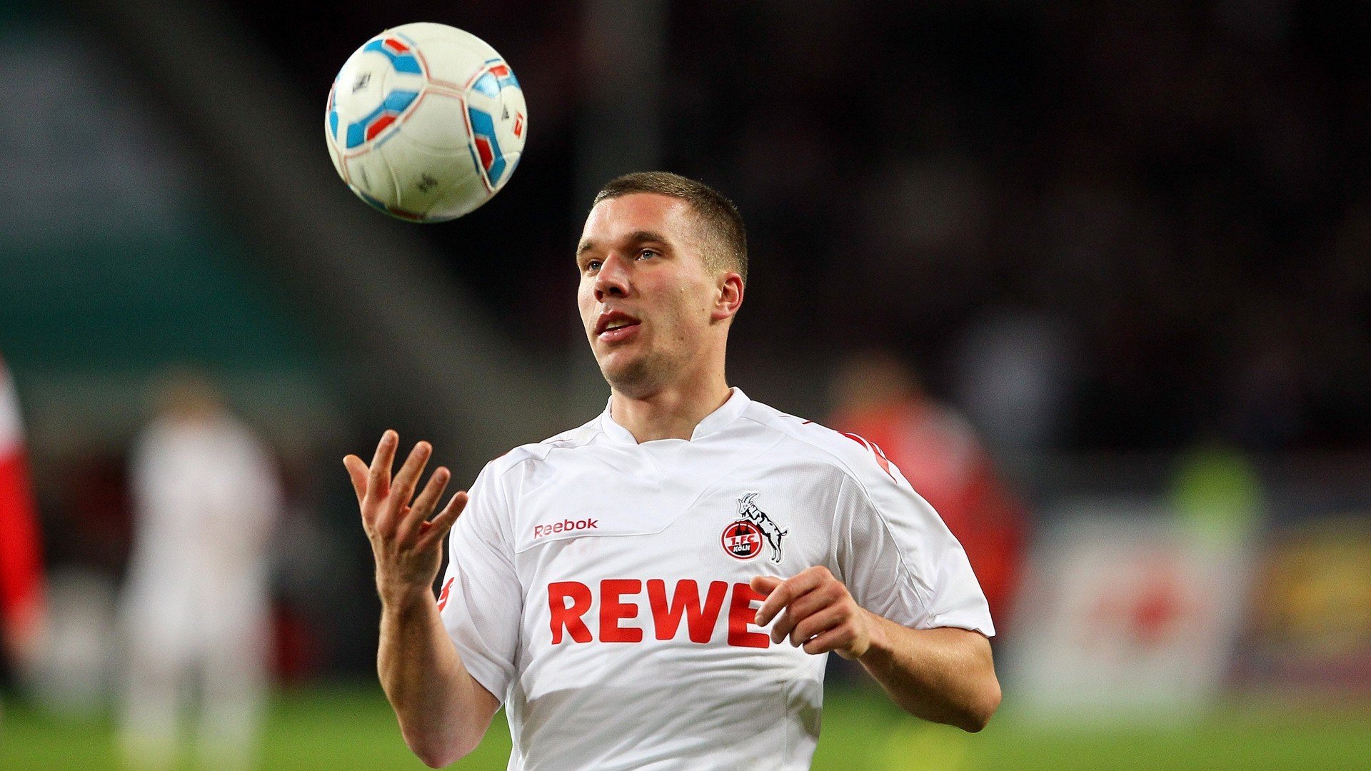 九游体育app下载-一场比赛胜负的“瞬间决定”：欧冠经典瞬间，欧冠精彩片段